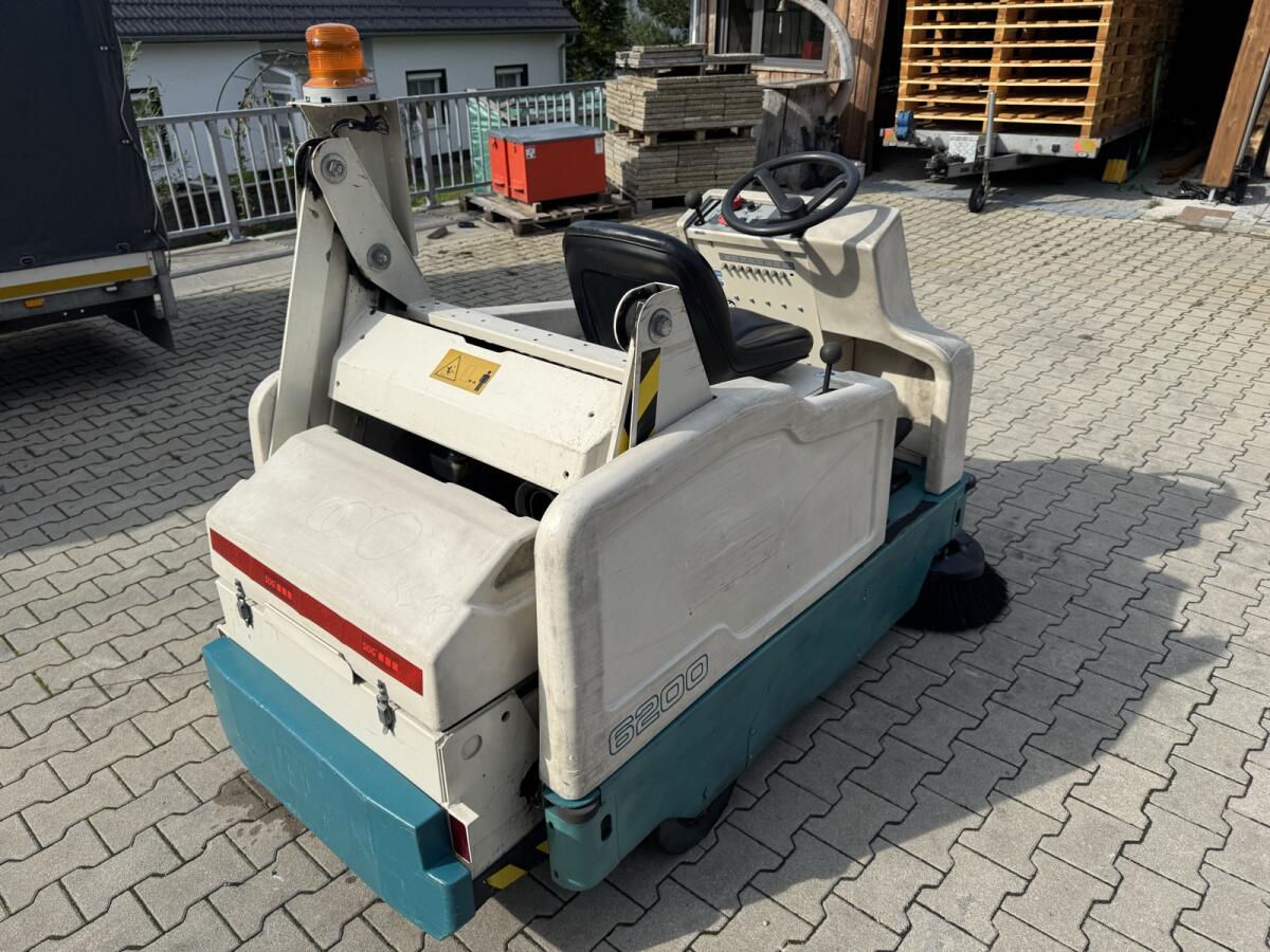 Kehrmaschine Tennant 6200 2