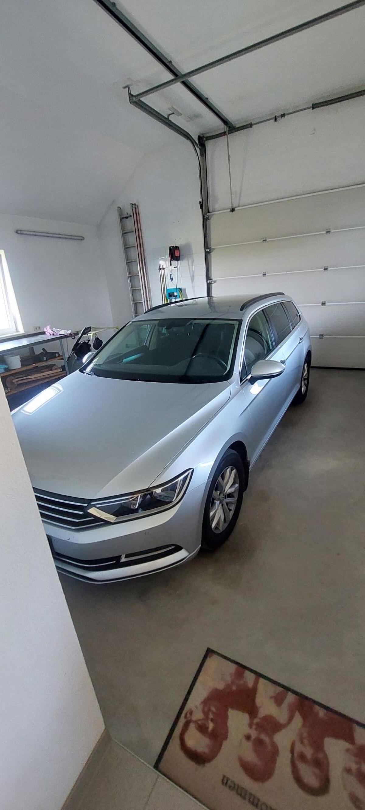 VW Passat 1