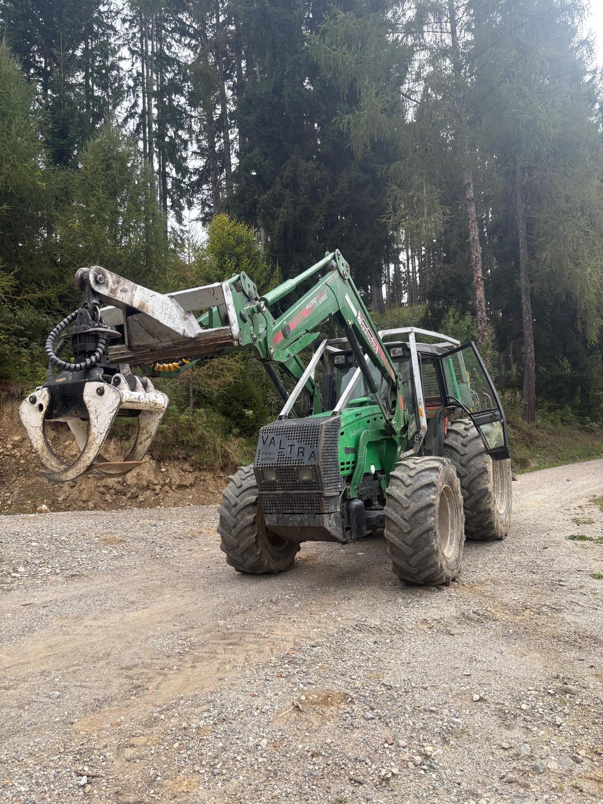 Valtra 8950 Forsttraktor 2