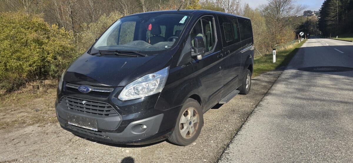 Ford Tourneo Custom 1