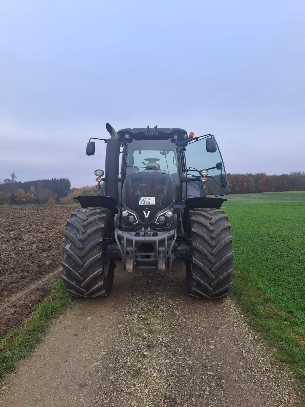 Traktor Valtra S354 2
