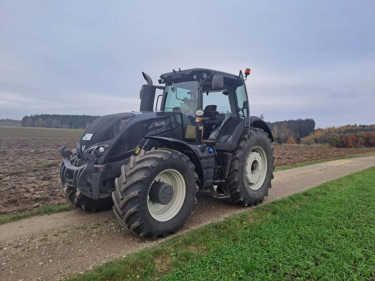 Traktor Valtra S354 3