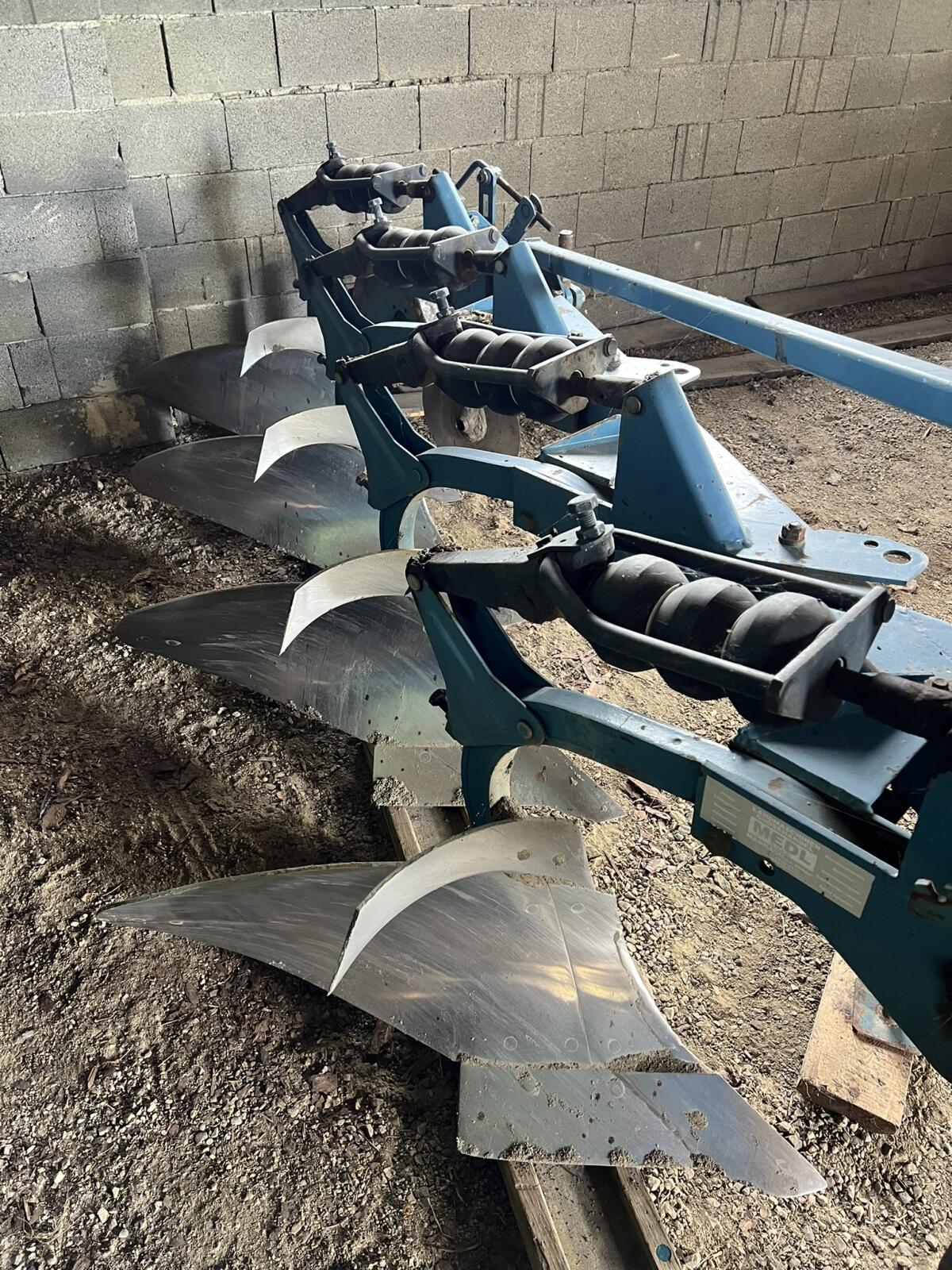 Overum Beetpflug 4-Schar mit Steinsicherung 1