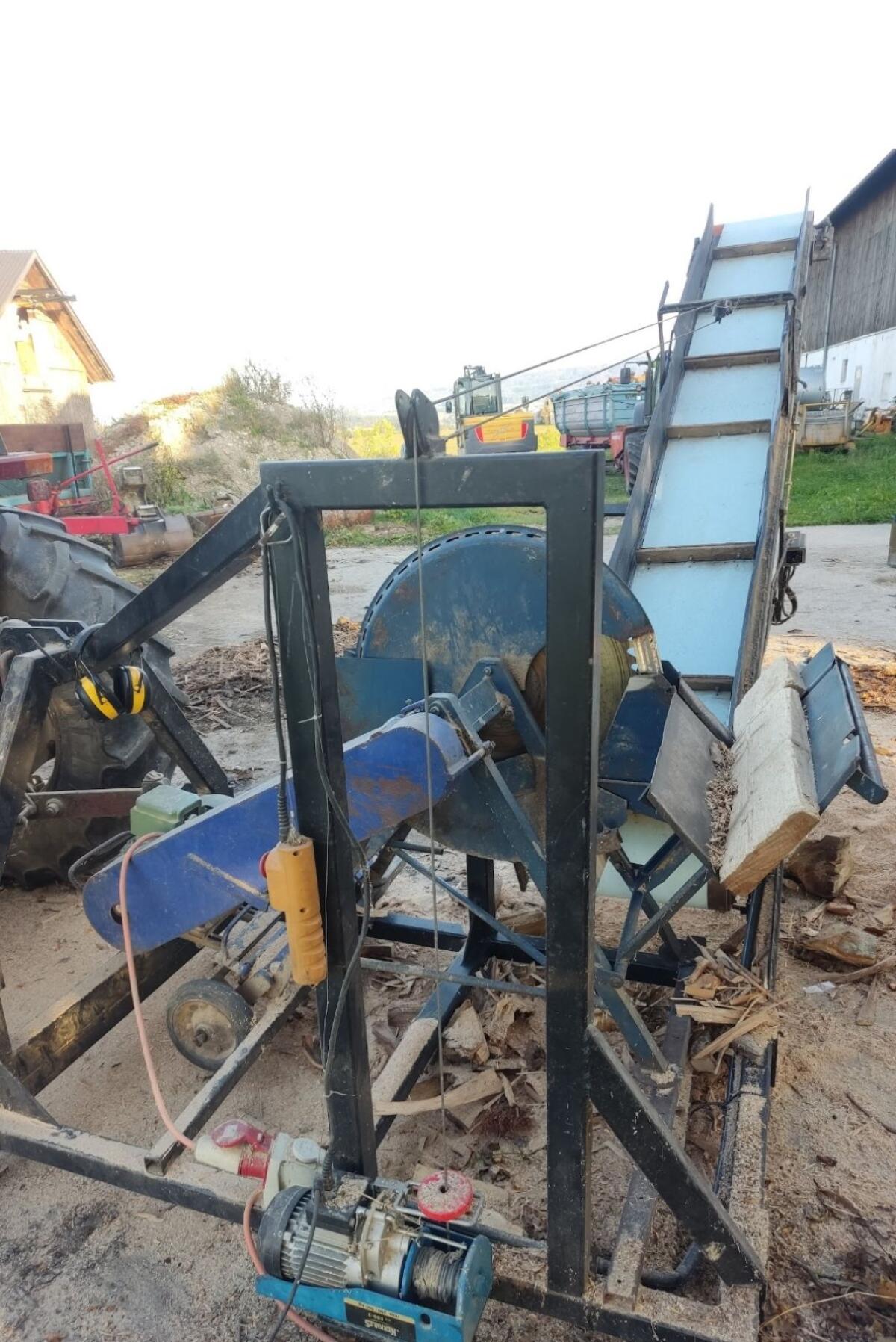 Wippkreissäge mit Förderband 2