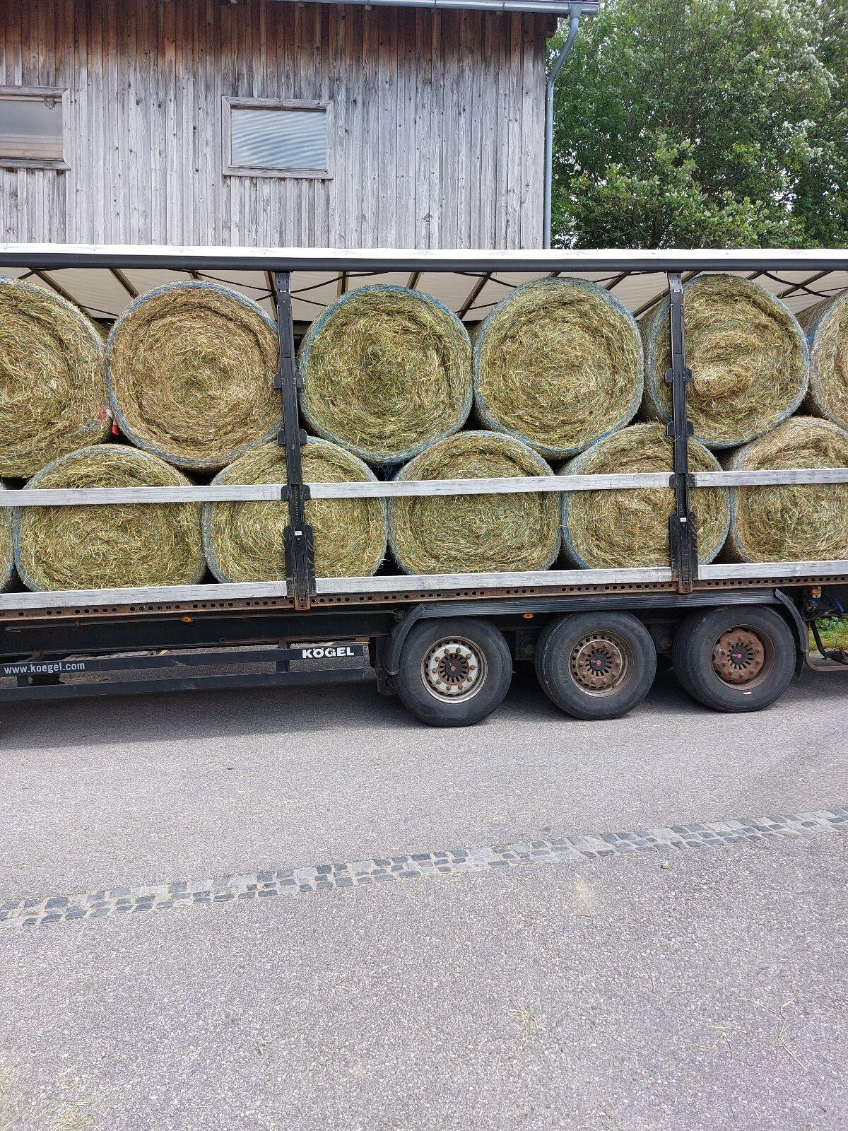 Verkaufe belüftete Heurundballen 2