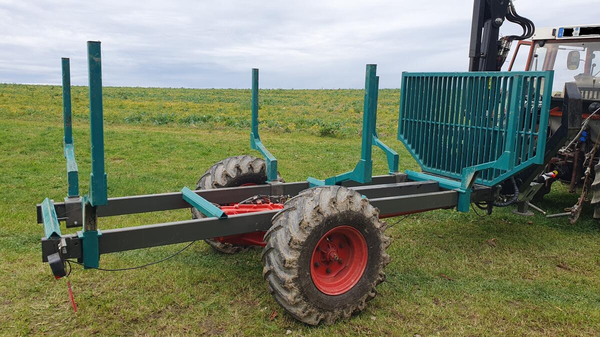 Rückewagen - 3-Seitenkipper mit Triebachse 3