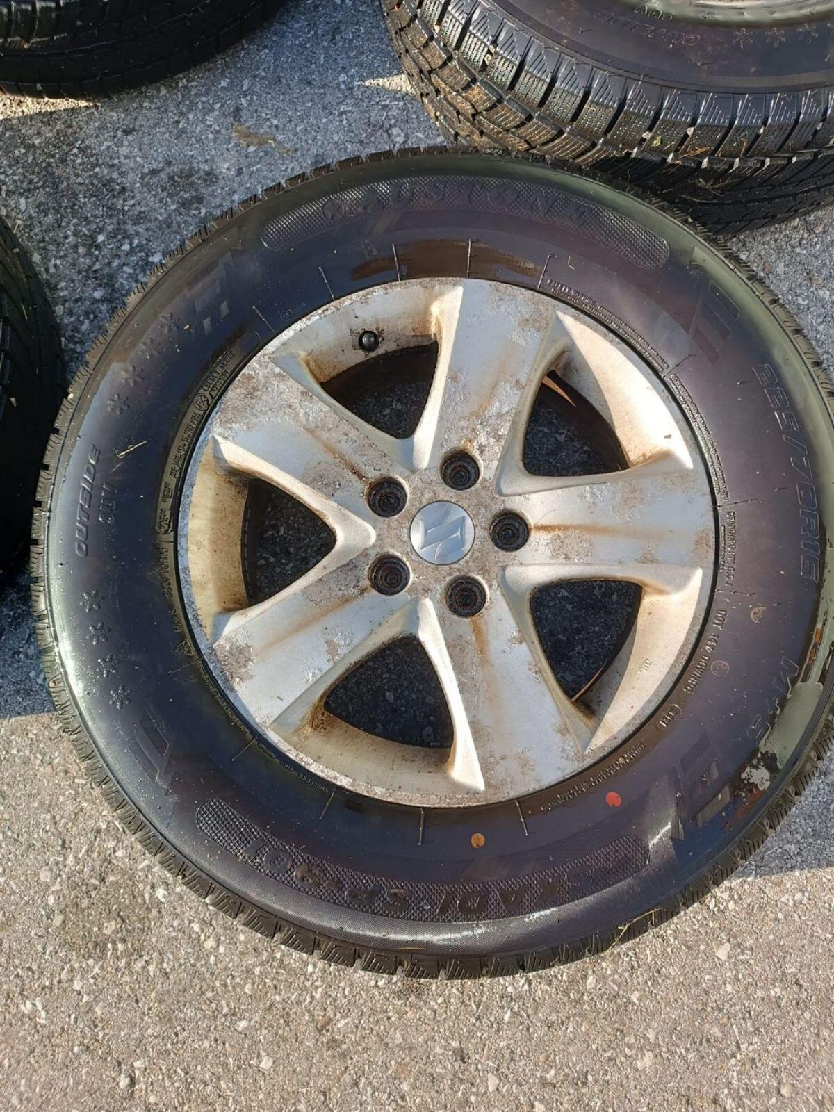 Suzuki Winterreifen auf Alufelgen 3