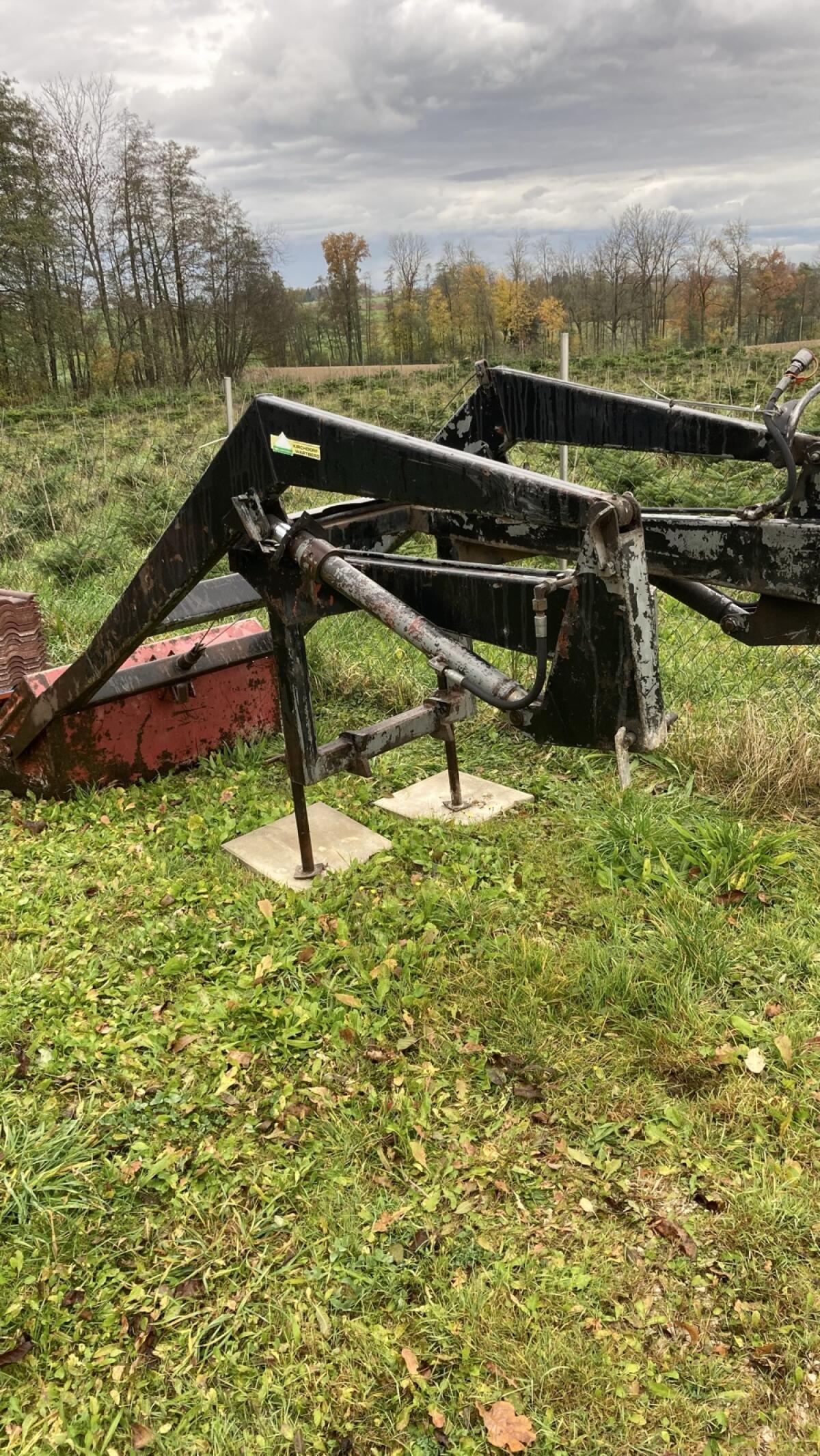 Frontlader mit Konsole und Schaufel 1