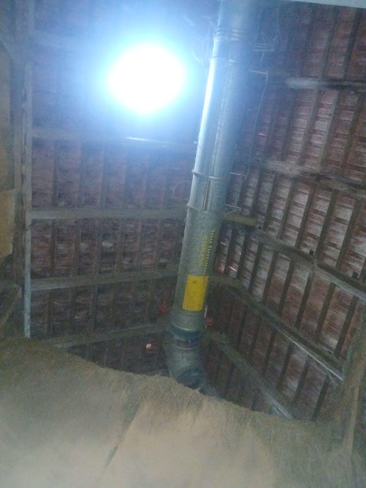 Vollautomatischer Heuverteiler mit Gebläse 2