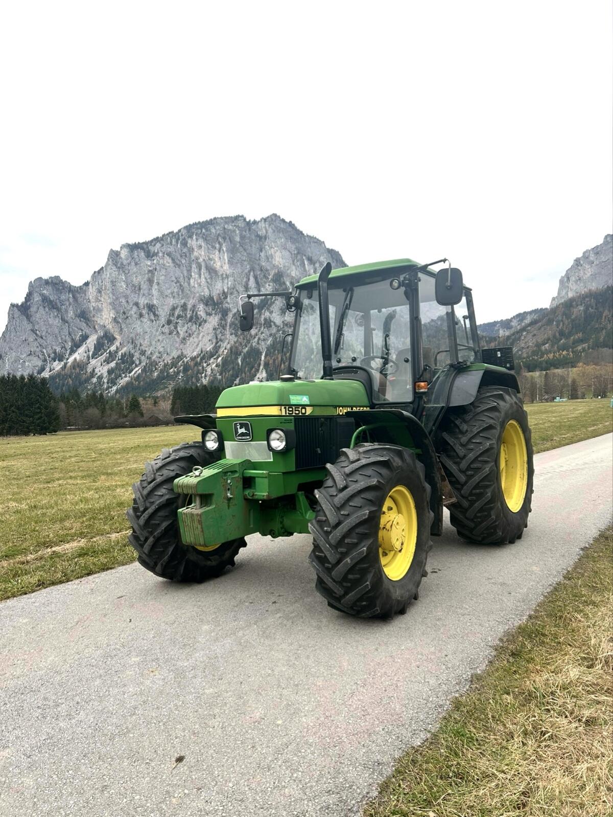 John Deere 1950A 1