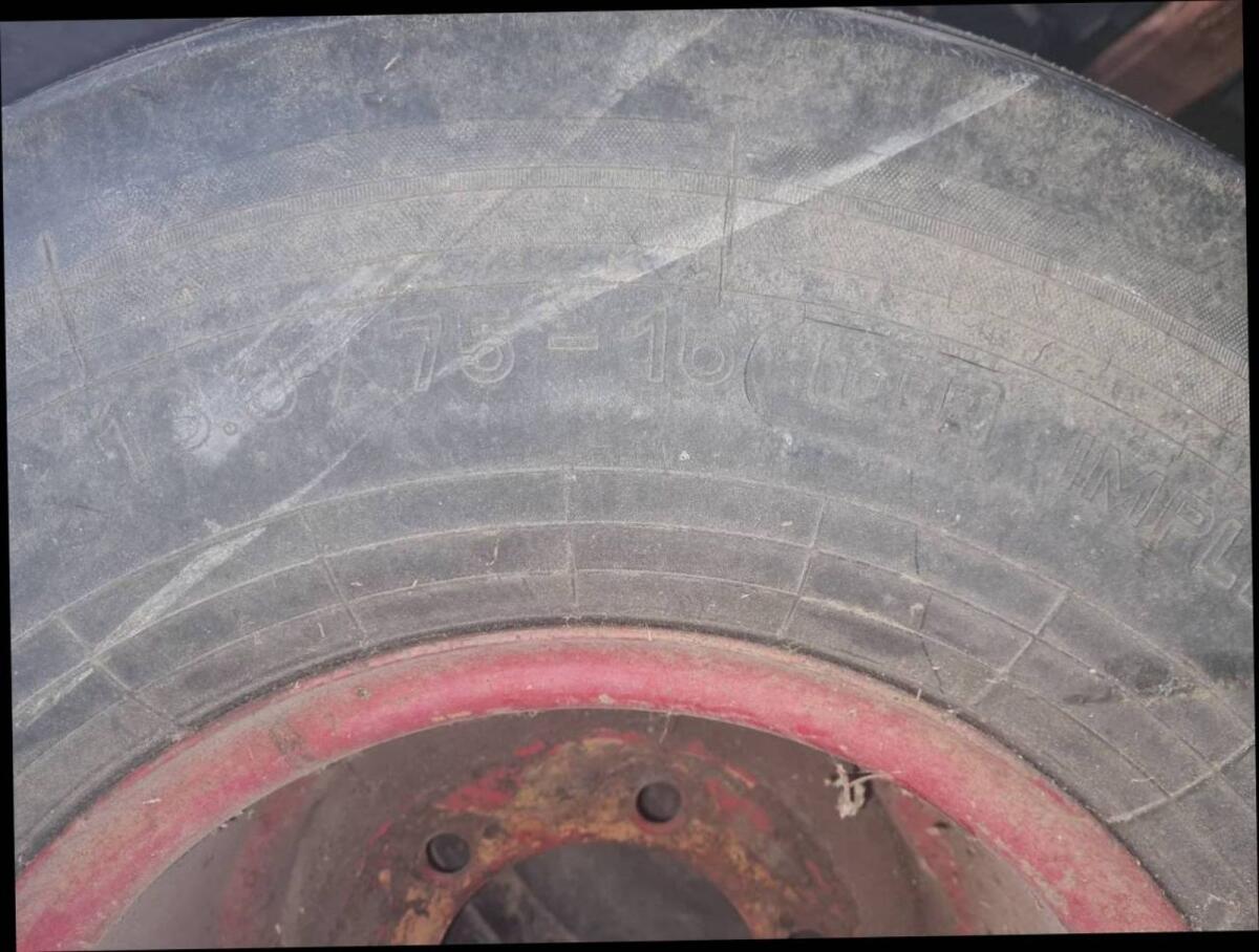 Reifen mit Felge 13.0/75 - 16 3