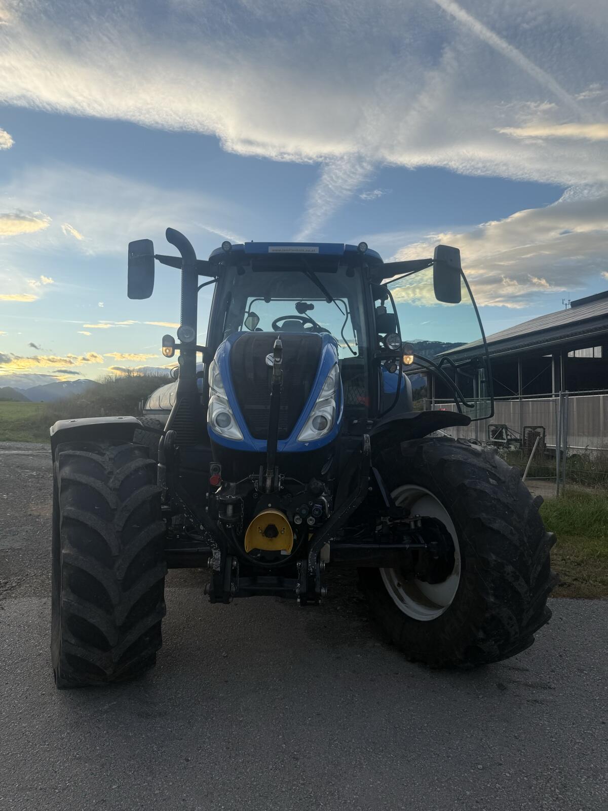 New Holland T6.145 Dynamic Command 2