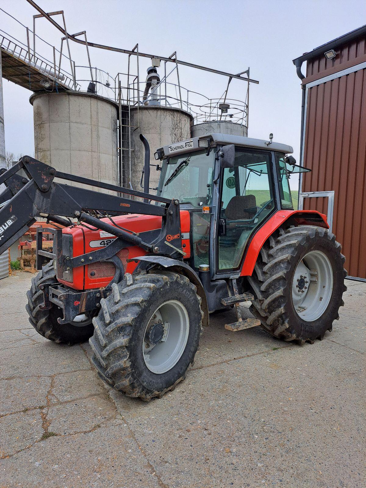 Massey Ferguson 4235 2