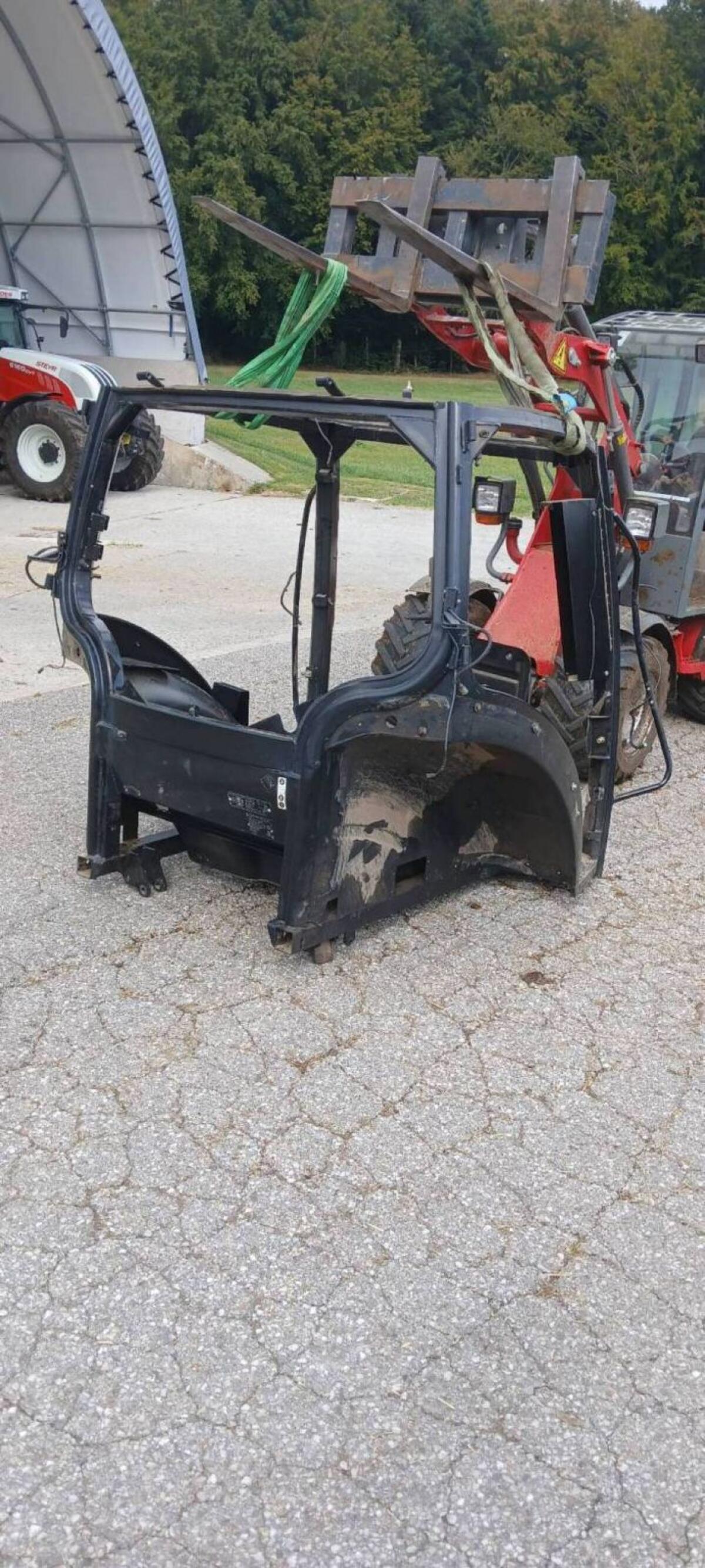 Kabinenrahmen Steyr Profi CVT, Case Maxxum CVX, NewHolland 2