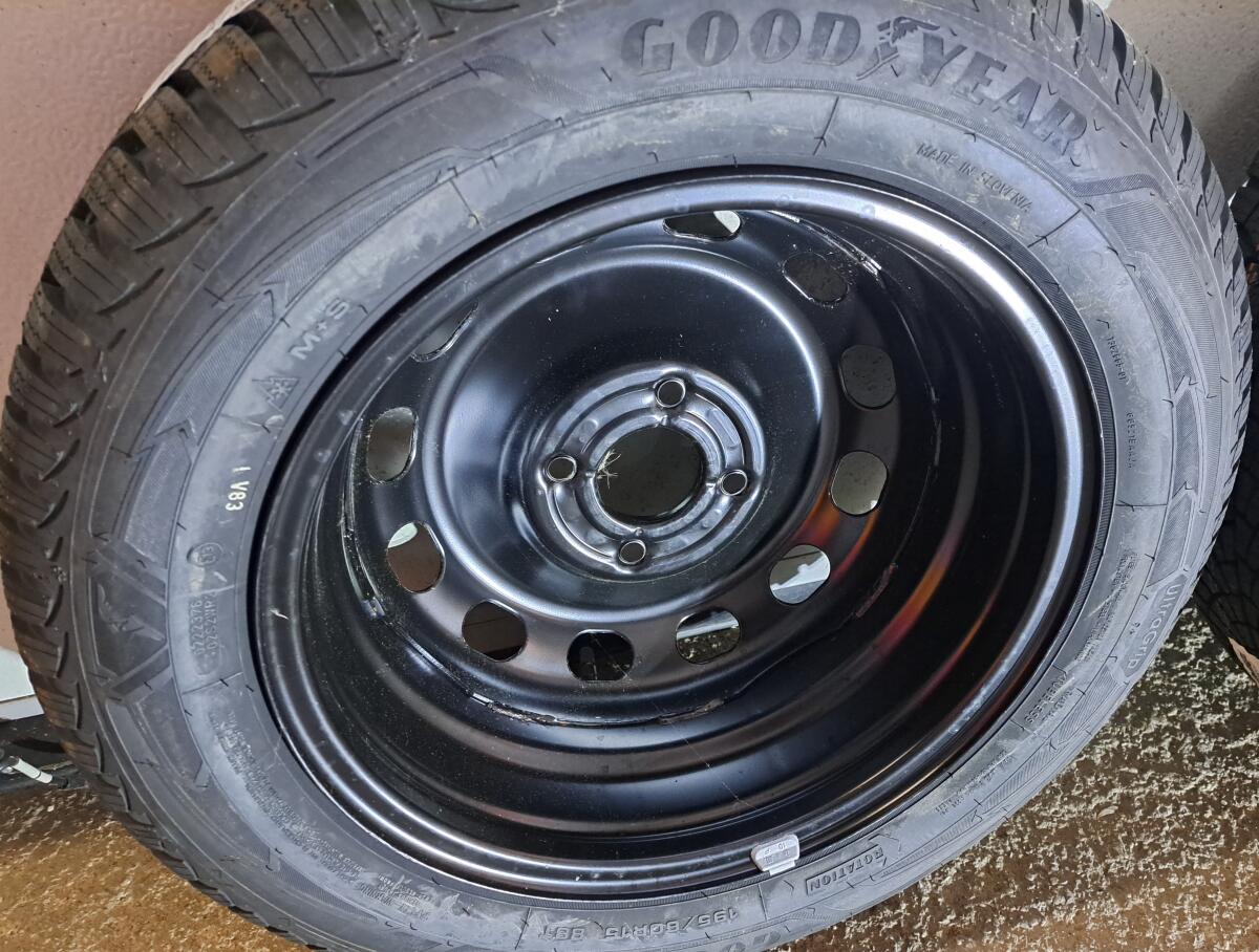 Ford Fiesta Winterreifen mit Stahlfelgen 2