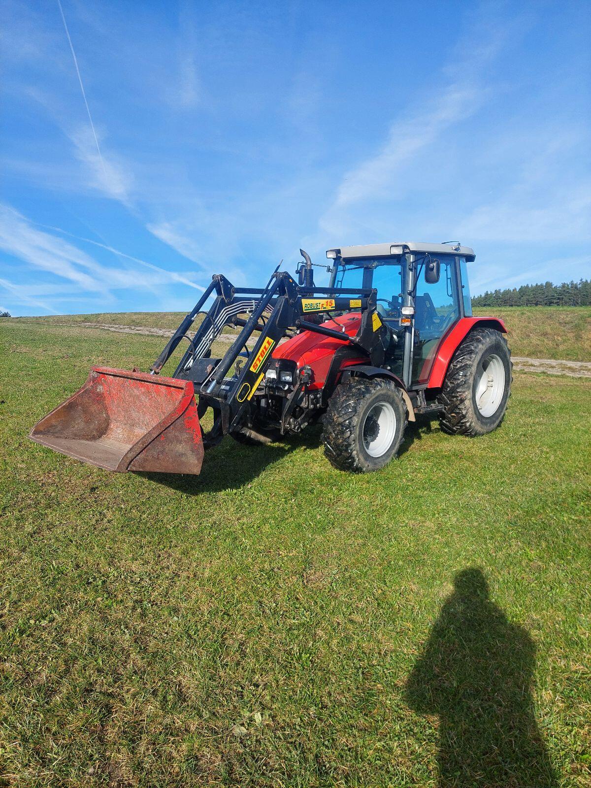 Massey Ferguson 4225 mit Frontlader 1