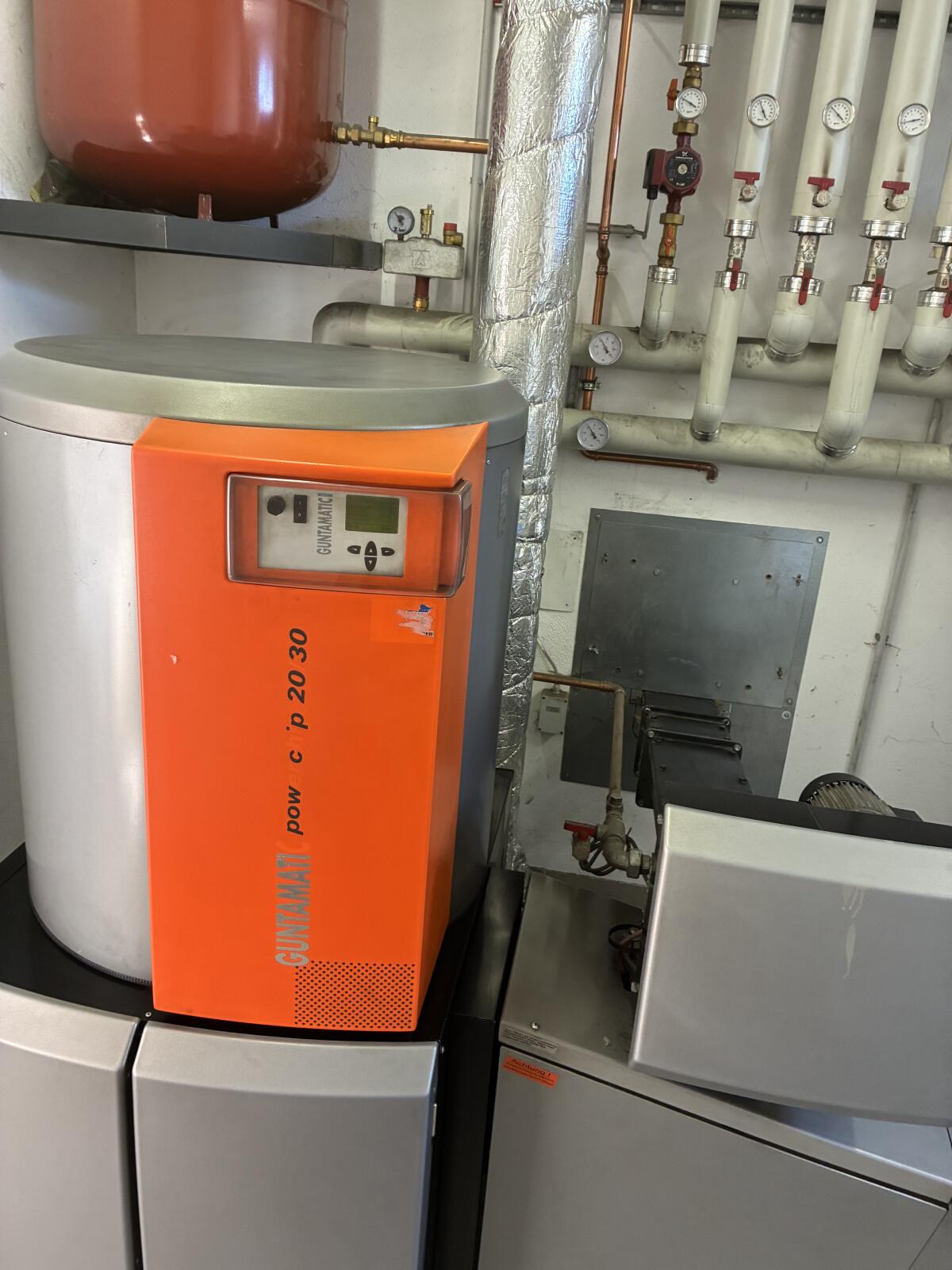 Hackschnitzel- bzw. Pelletsheizung Guntamatic Dez. 2009 2