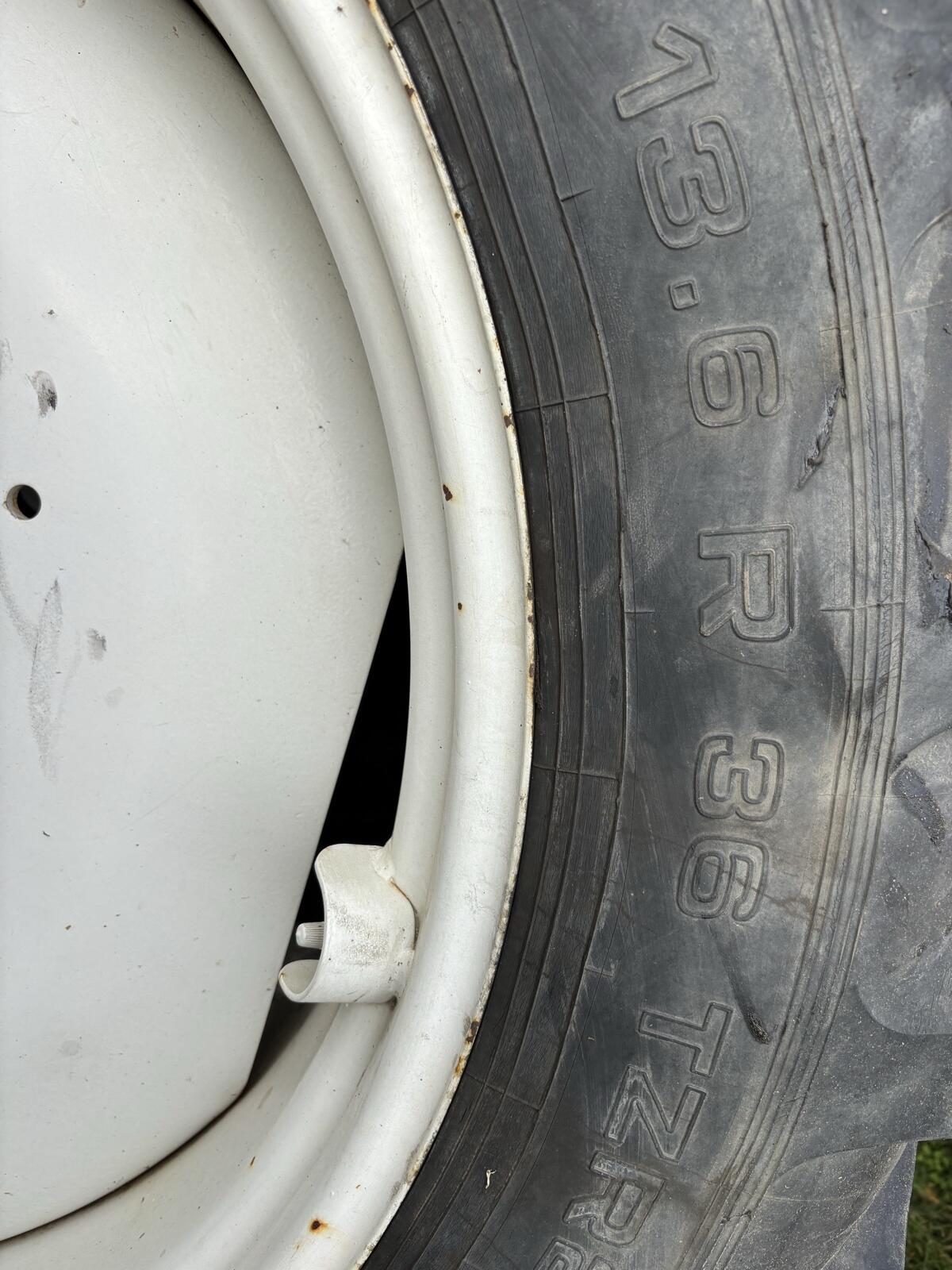 Kompletträder 13.6 R36 2