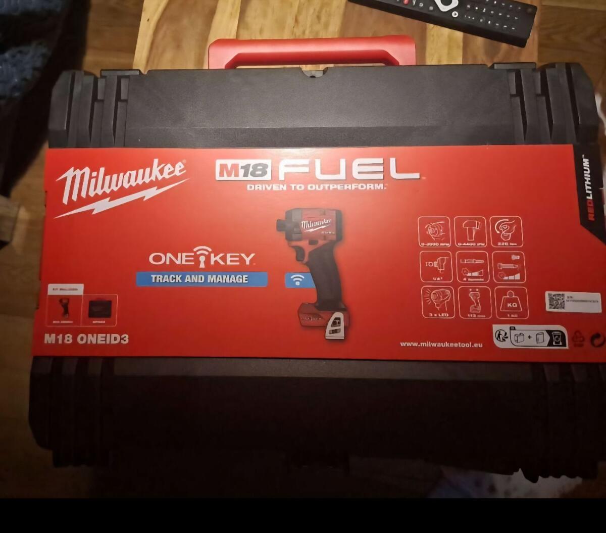 Milwaukee M18 ONEID3 Schlagschrauber 1