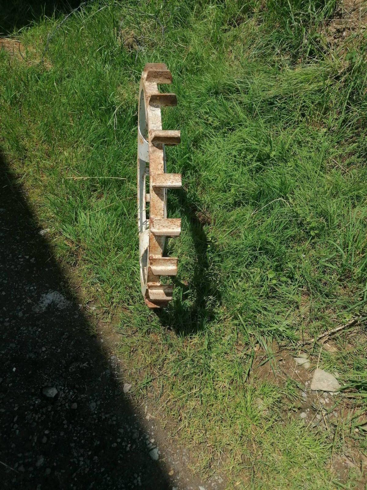 Zwei Eisenräder für Heuraupe 2