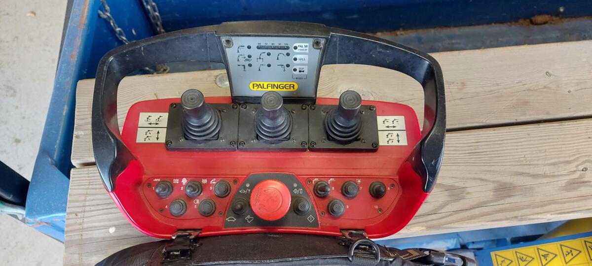 Kässbohrer 260 DW mit Palfinger Kran 2