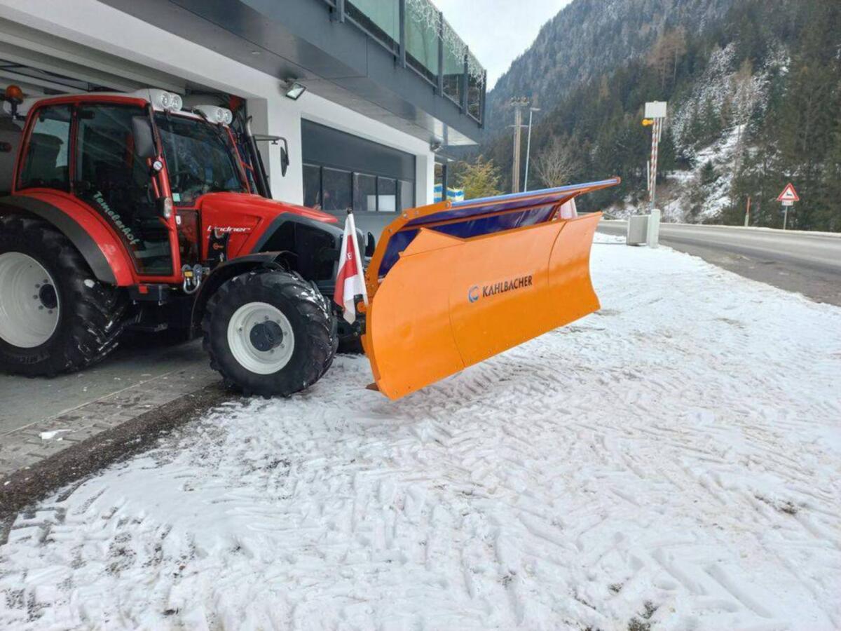 Kahlbacher Schneepflug HES 250 2