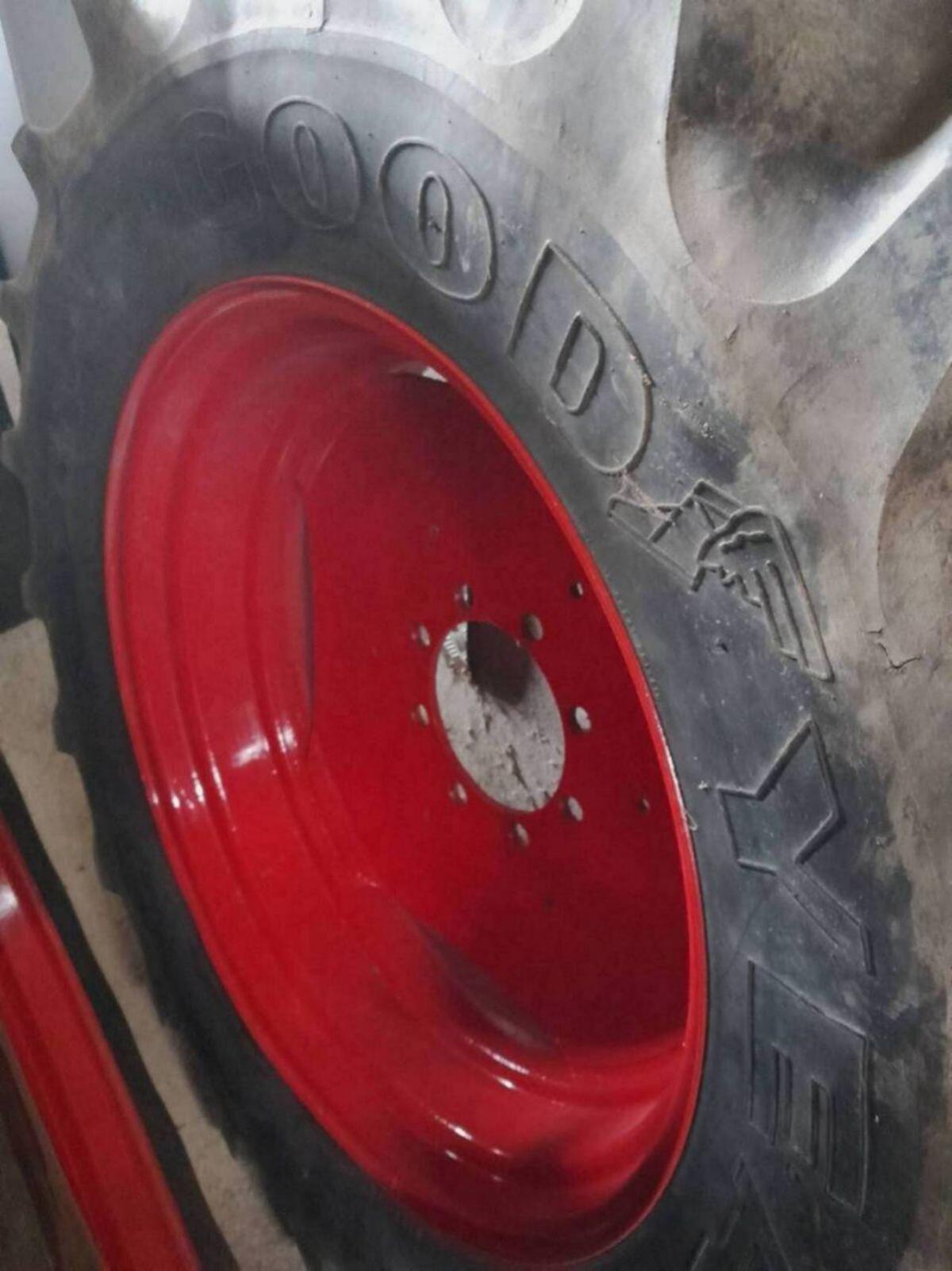 Komplettreifensatz 16.9 R34 - 13.6 R24 2