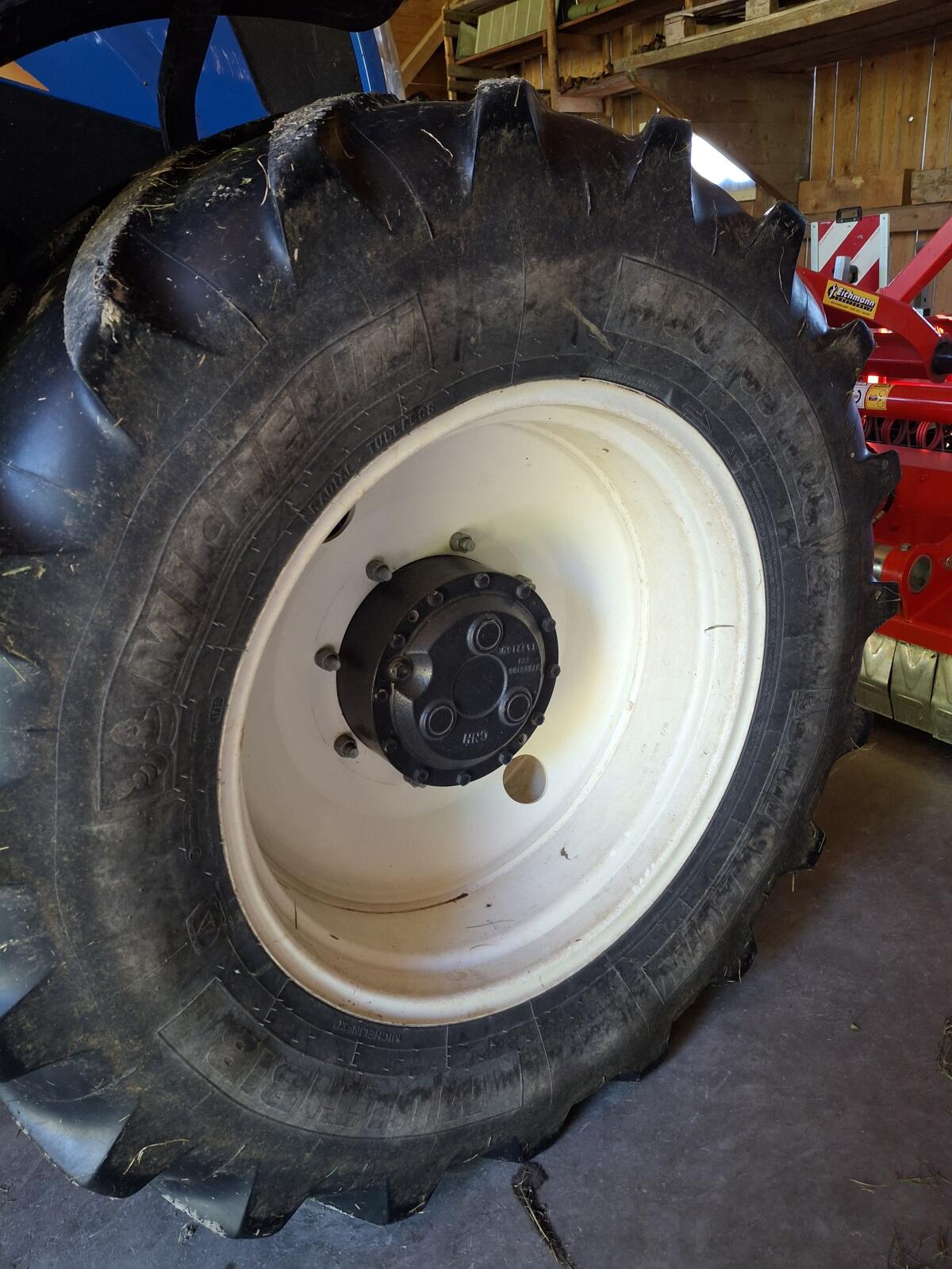 Reifen mit Felgen 2 Stk. 480/65R28 1