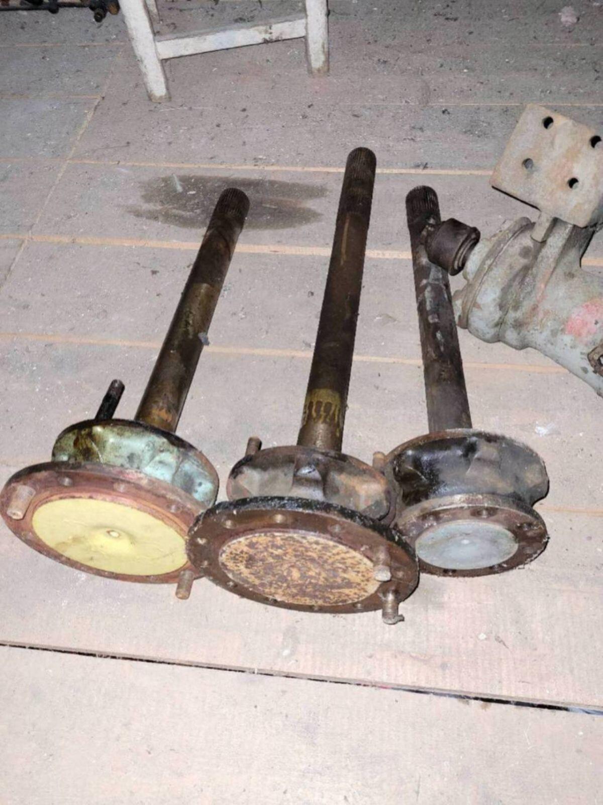 Verkaufe Steckachsen Steyr T80 T84 T86 1