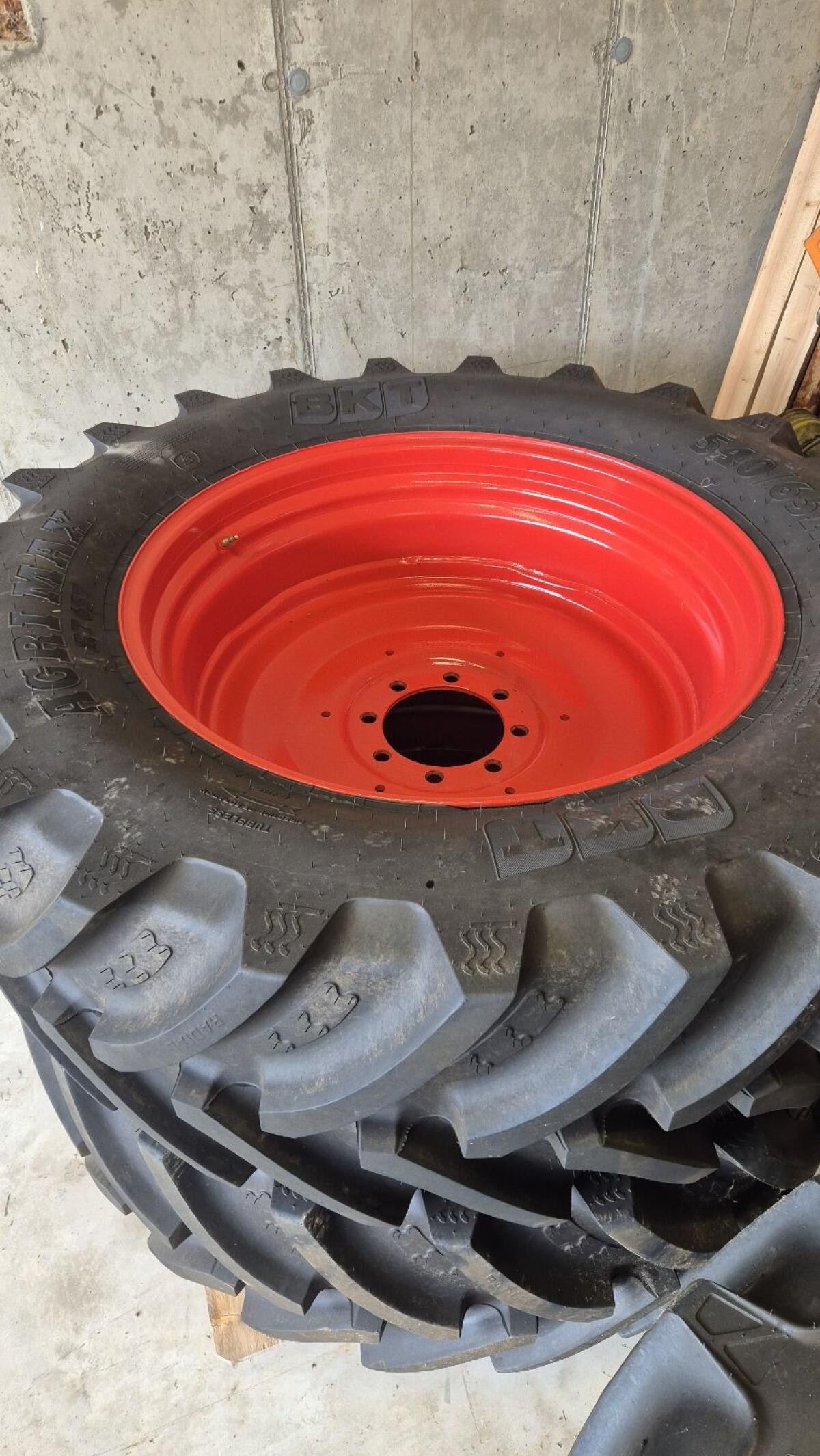 BKT Agrimax 540/65 R38 Kompletträder 3