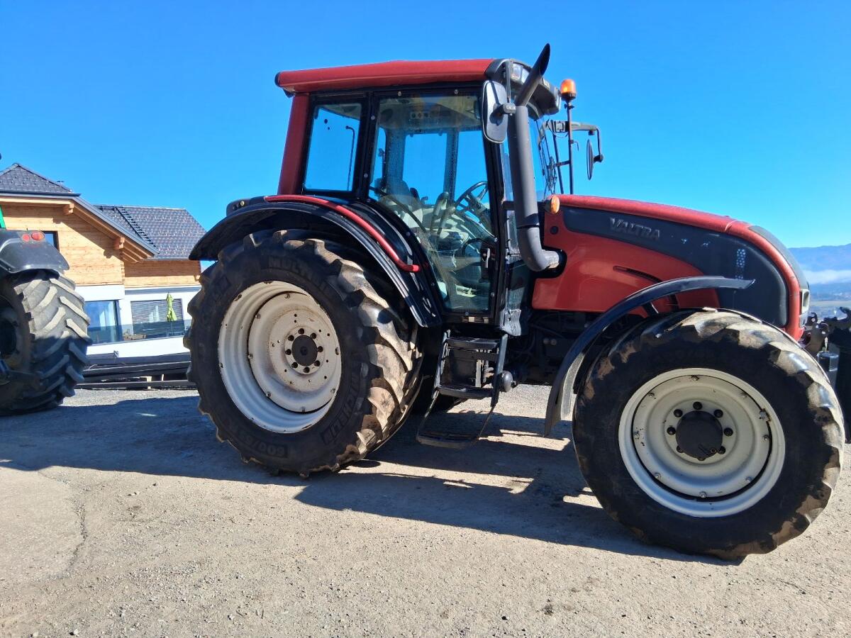 Valtra N121 2