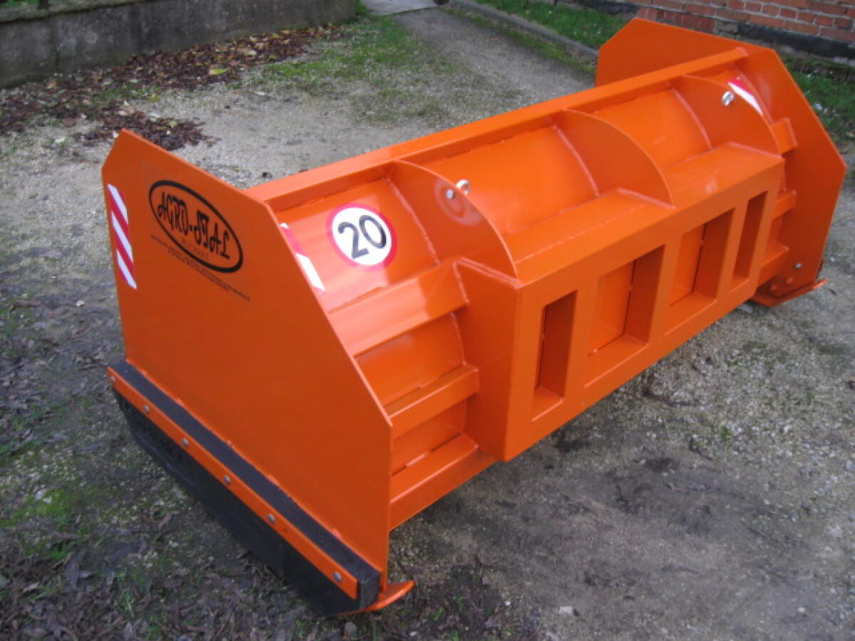 Pług do śniegu, odśnieżania parkingów dużych powierzchni 3