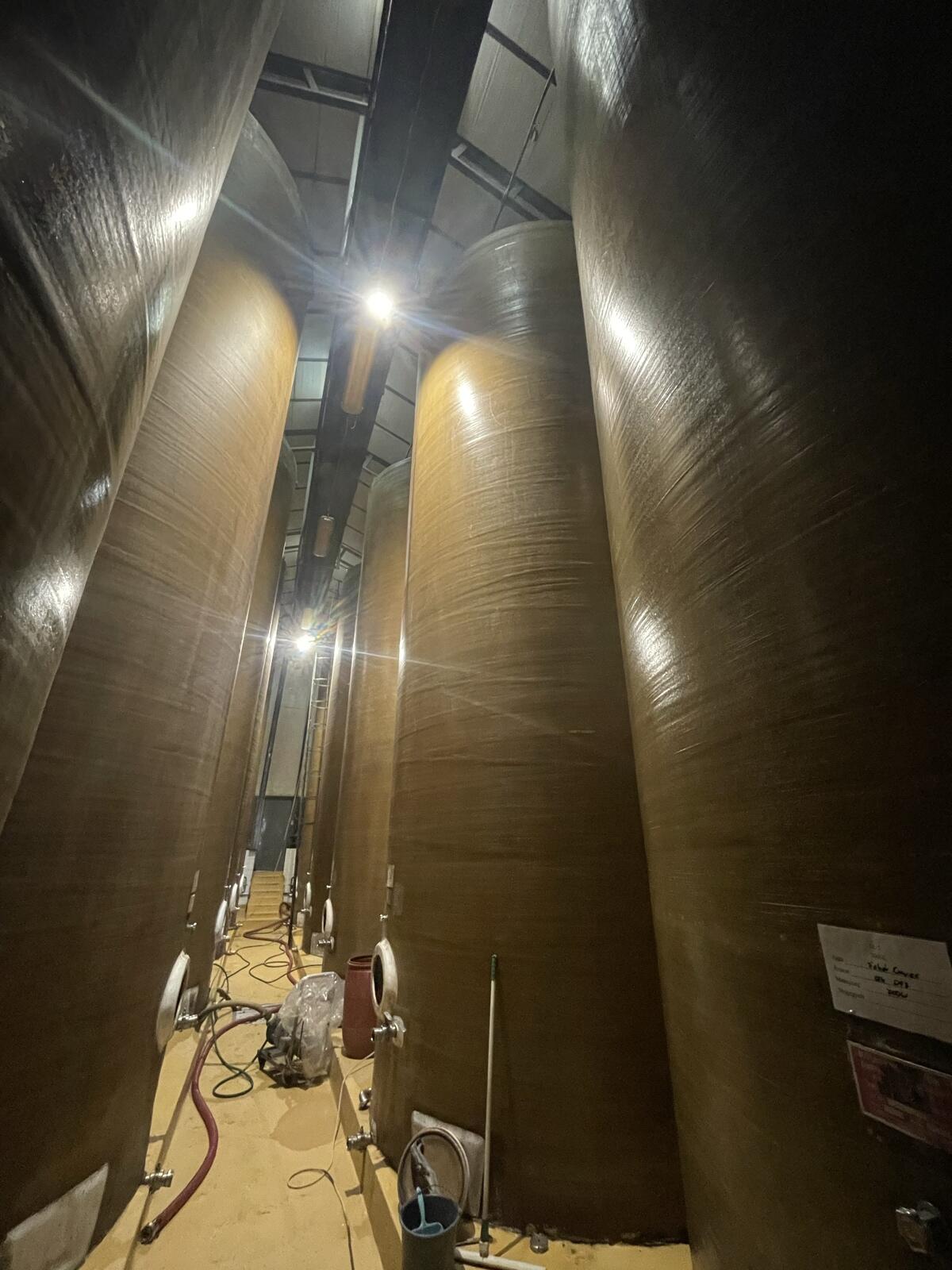 70.000-l-GFK-Weintanks 1