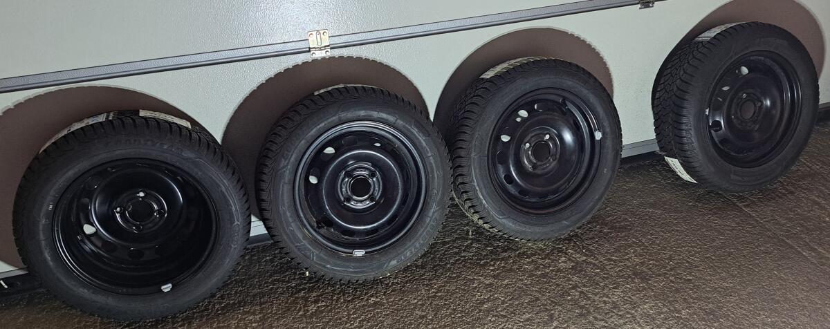 Ford Fiesta Winterreifen mit Stahlfelgen 1