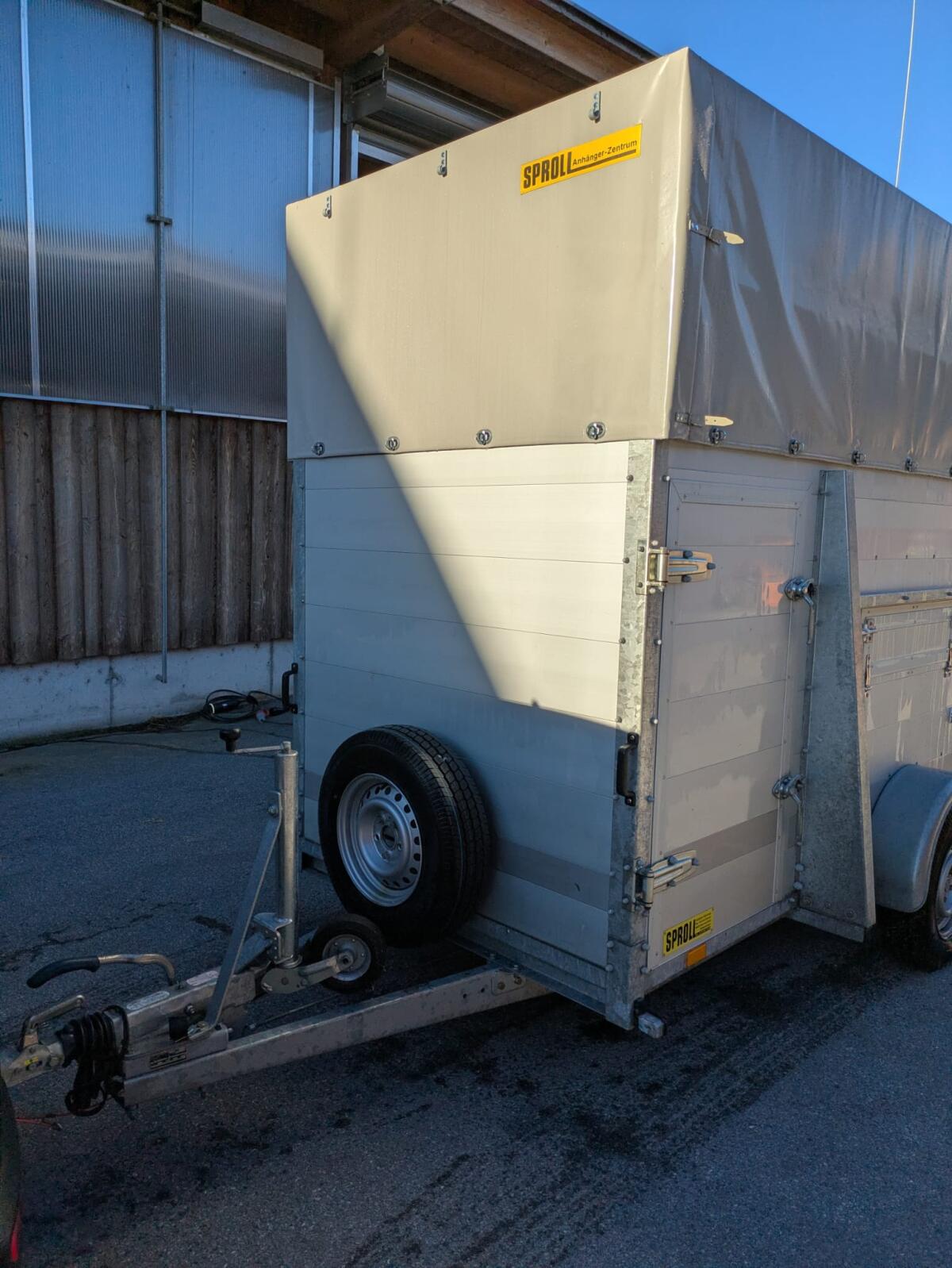 Sproll Zentralachs-Viehanhänger 3