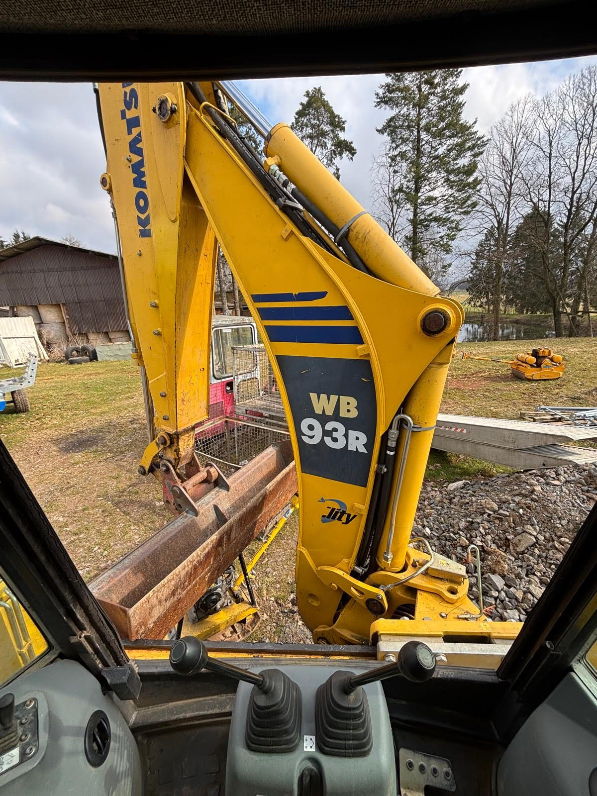 Komatsu WB93-R Baggerlader 3