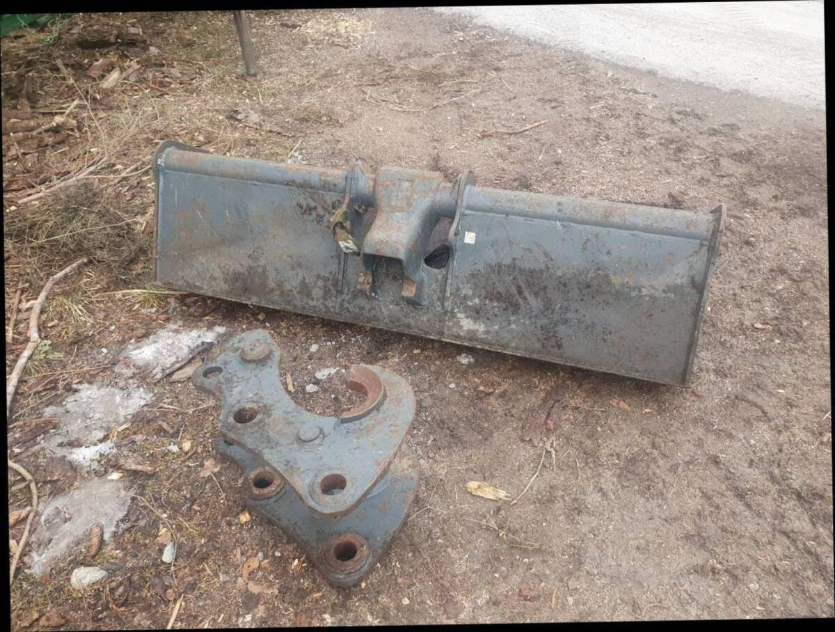 Schnellwechsler und Baggerlöffel 2