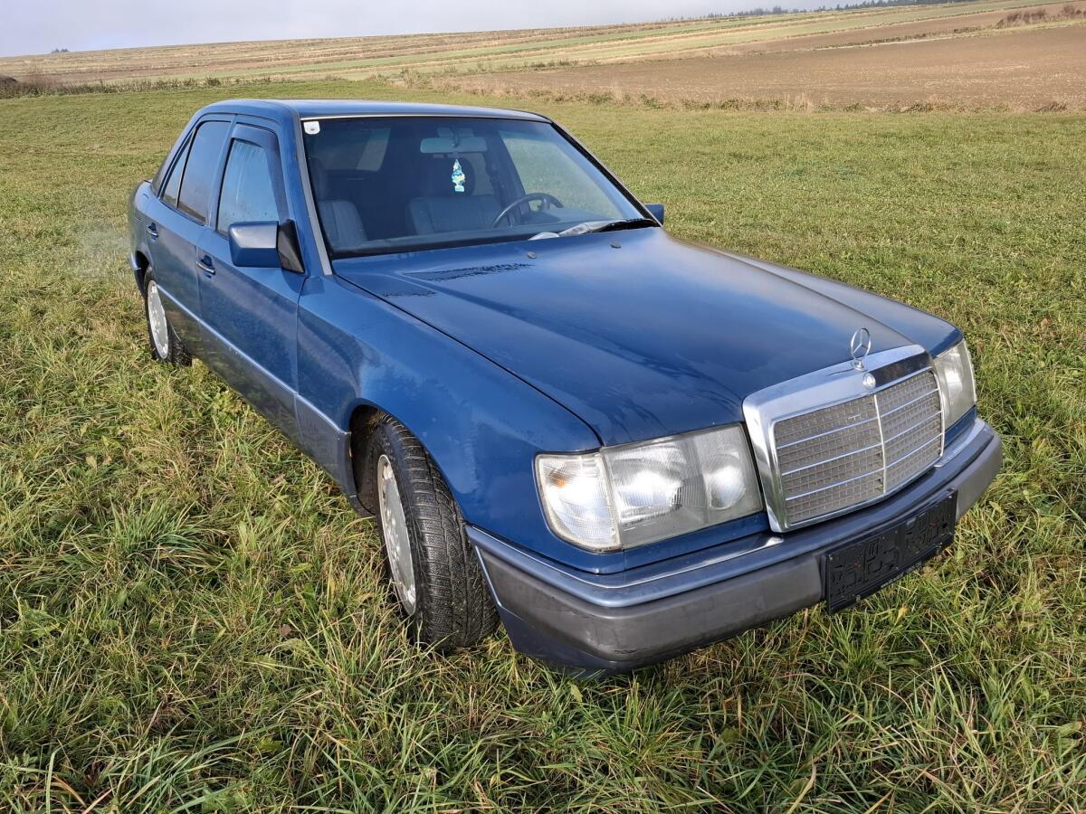 Kultauto: Mercedes Benz 200E 1