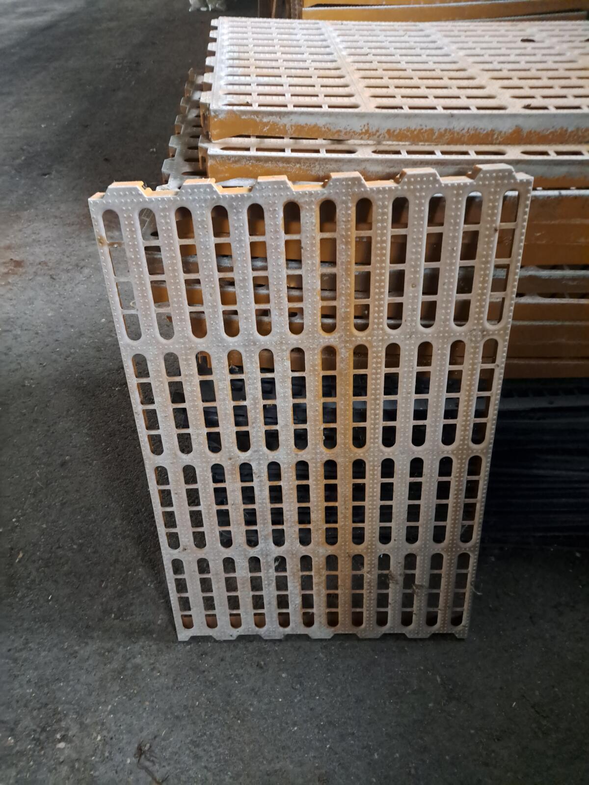 Kunststoffroste für Legehennen 2