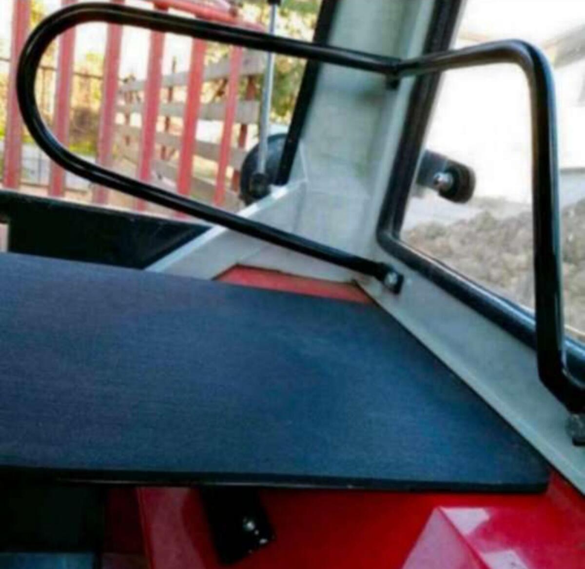 Steyr Traktor Kindersitz/Beifahrersitz Serie 80/ Serie 900 2