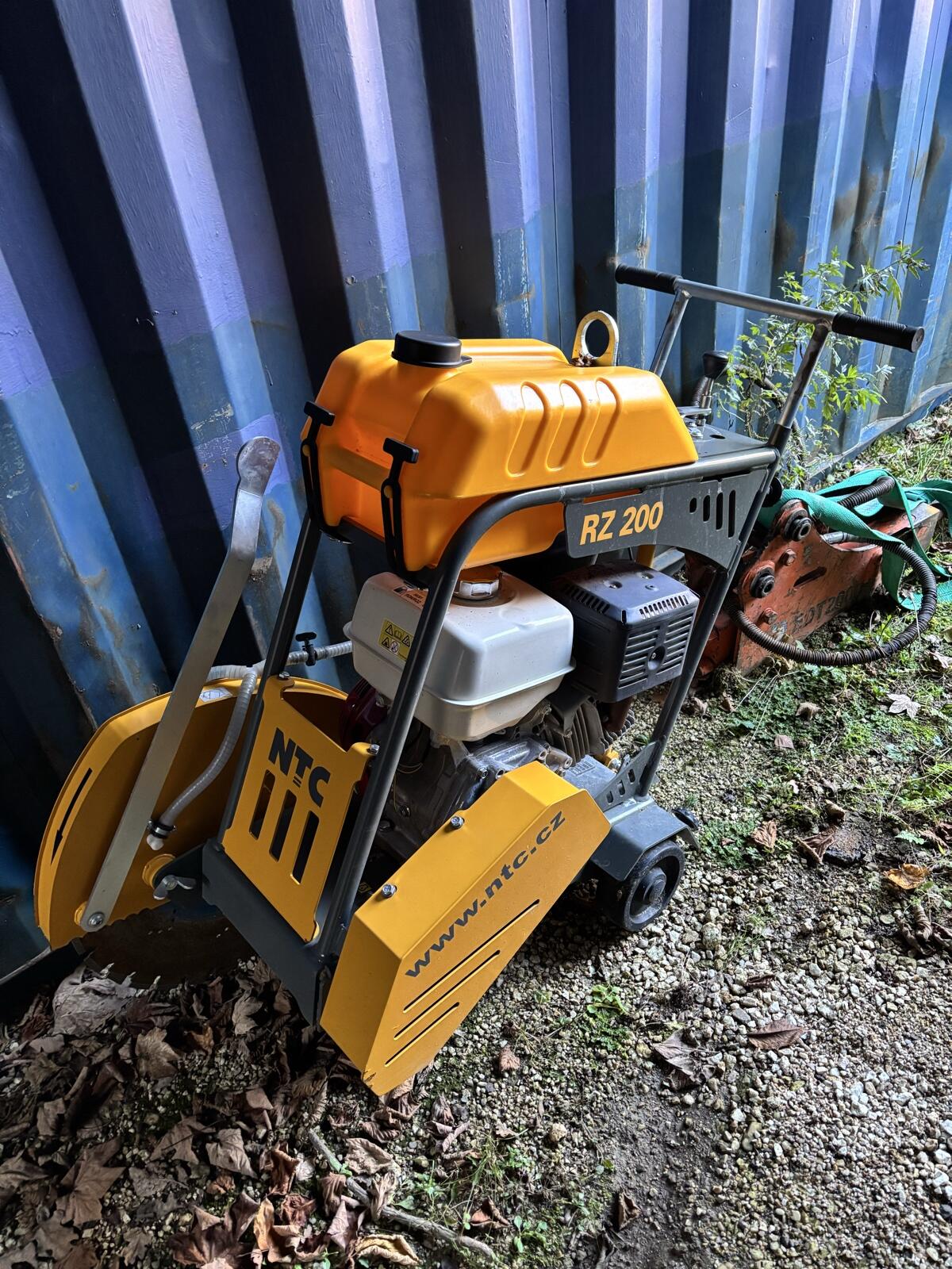 Fugenschneider, Asphaltschneider RZ200 2