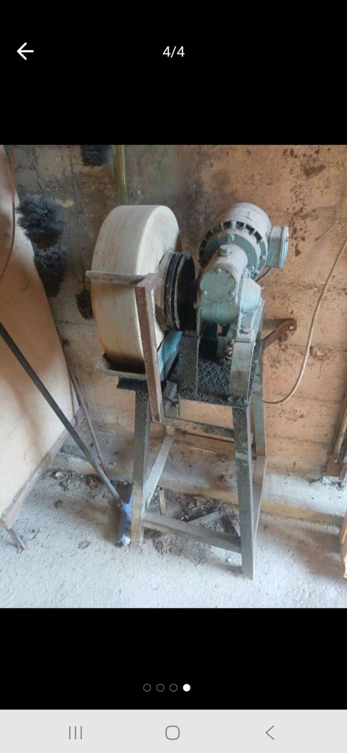 Wasserschleifmaschine mit Naturstein, Schleifmaschine 2