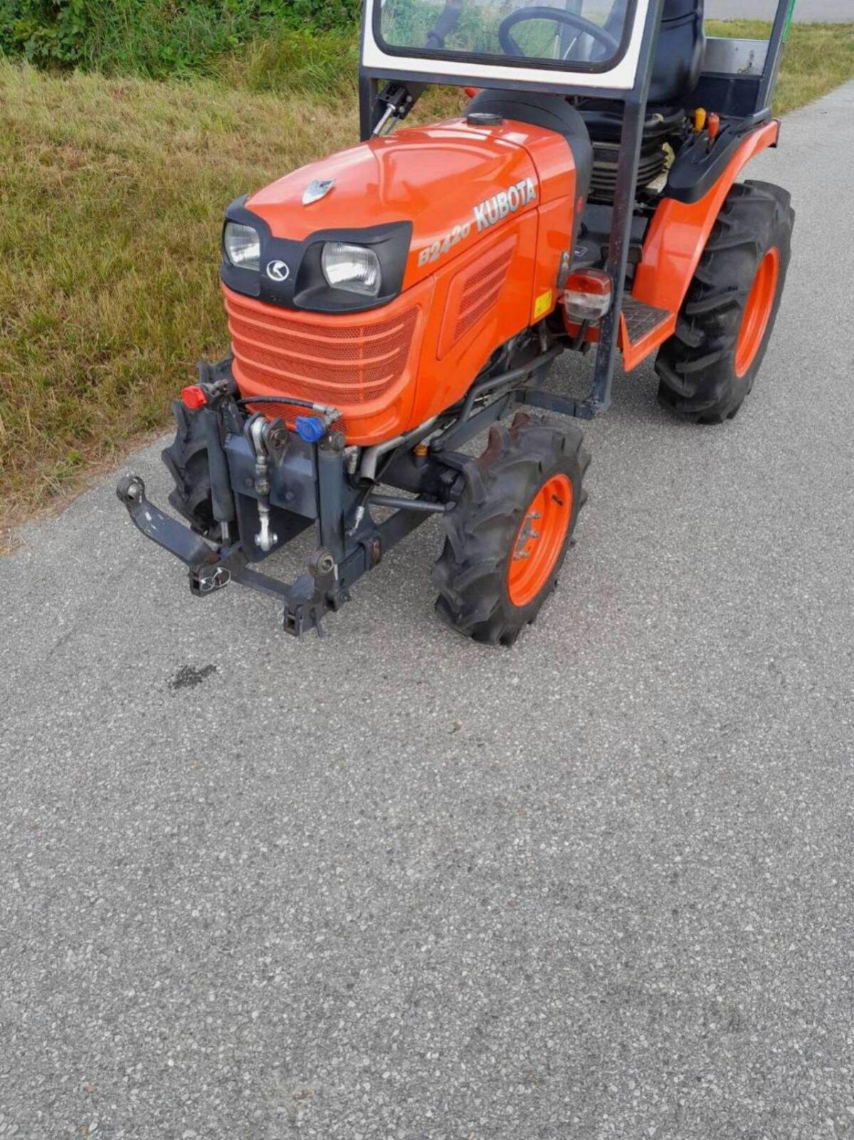 Kubota B2420 Kleintraktor 3