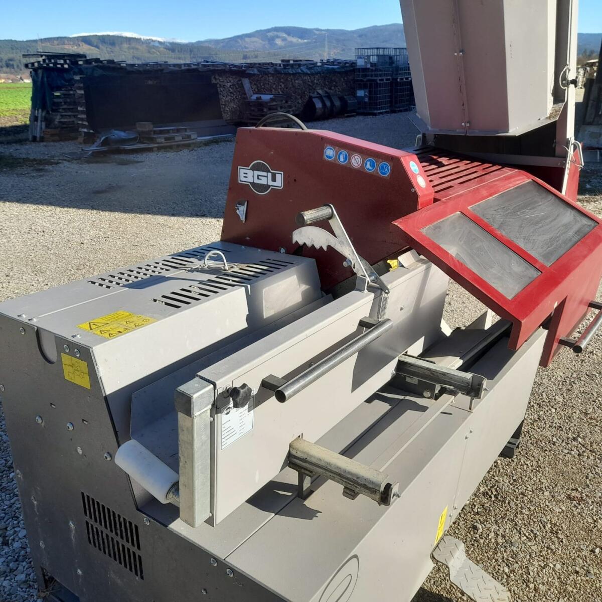 BGU Sägespaltautomat mit Kreissägeblatt 1