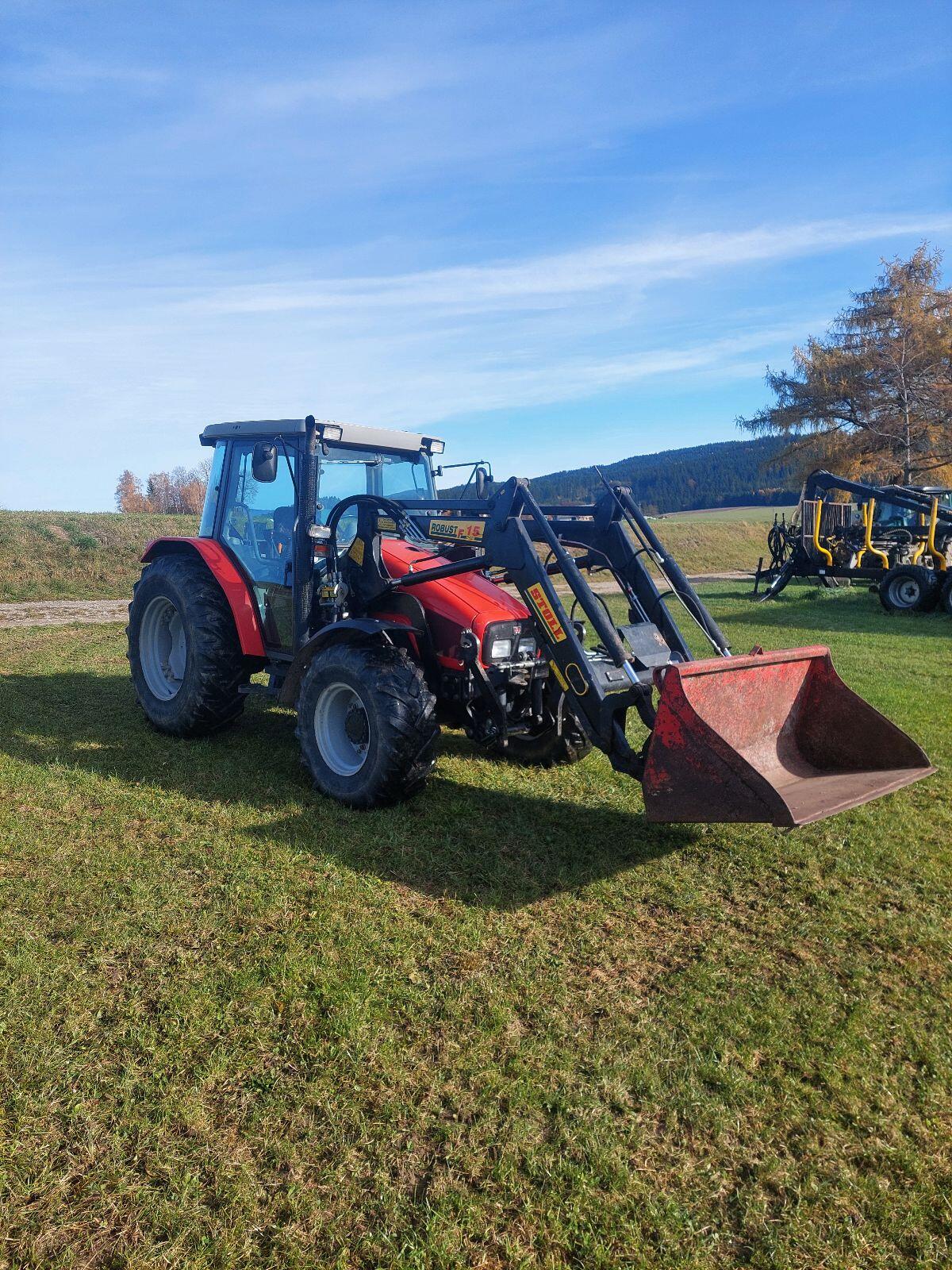 Massey Ferguson 4225 mit Frontlader 2