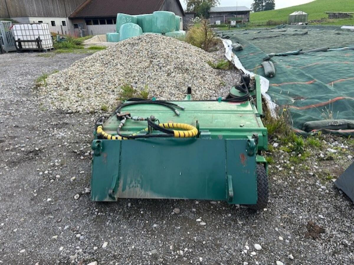 Kehrmaschine AVANT Typ A 1331 mit Euroaufnahme 2