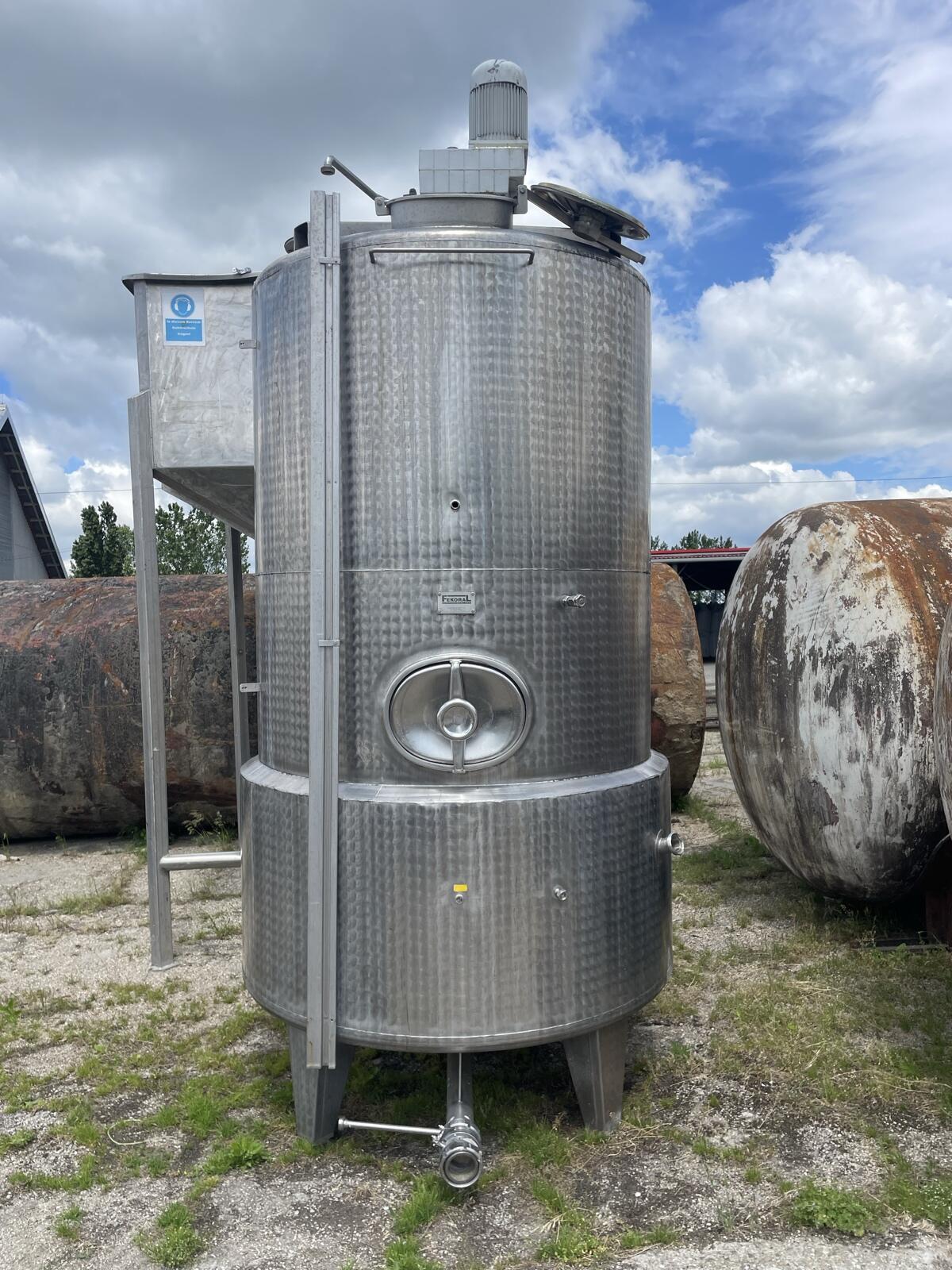 6 m³ (6.000 l) Edelstahl-Lebensmittelrührbehälter zu verkaufen 1