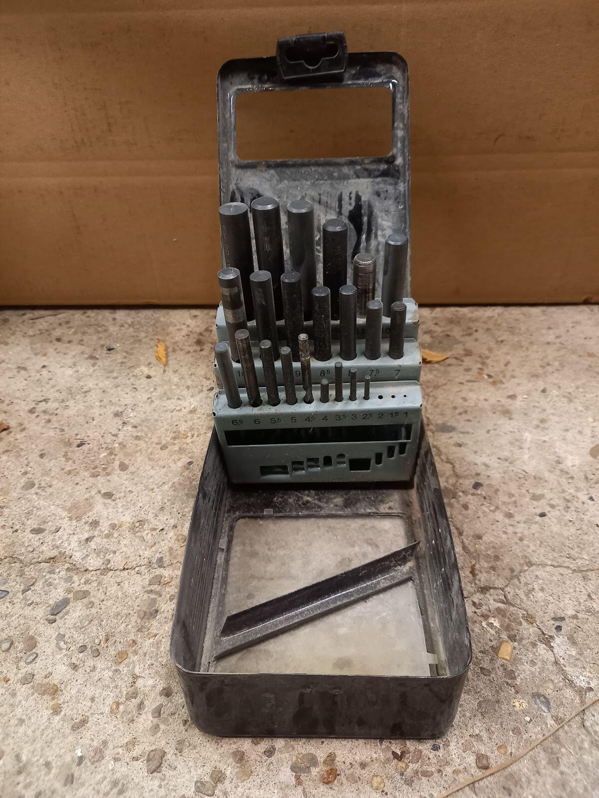 Bohrer Kassette mit Stahlbohrer 1