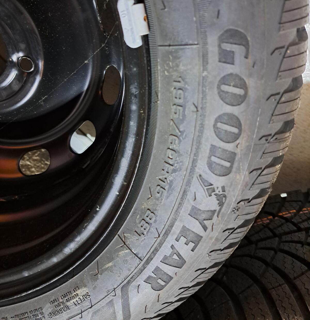 Ford Fiesta Winterreifen mit Stahlfelgen 3