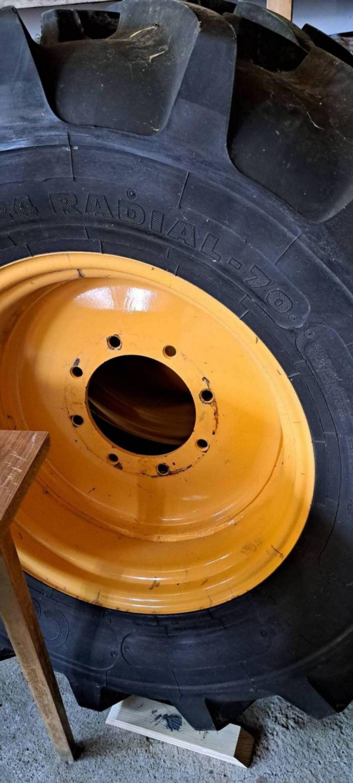 Reifen mit Felge für Steyr Fendt Lindner T 84, 420/70 R24 2